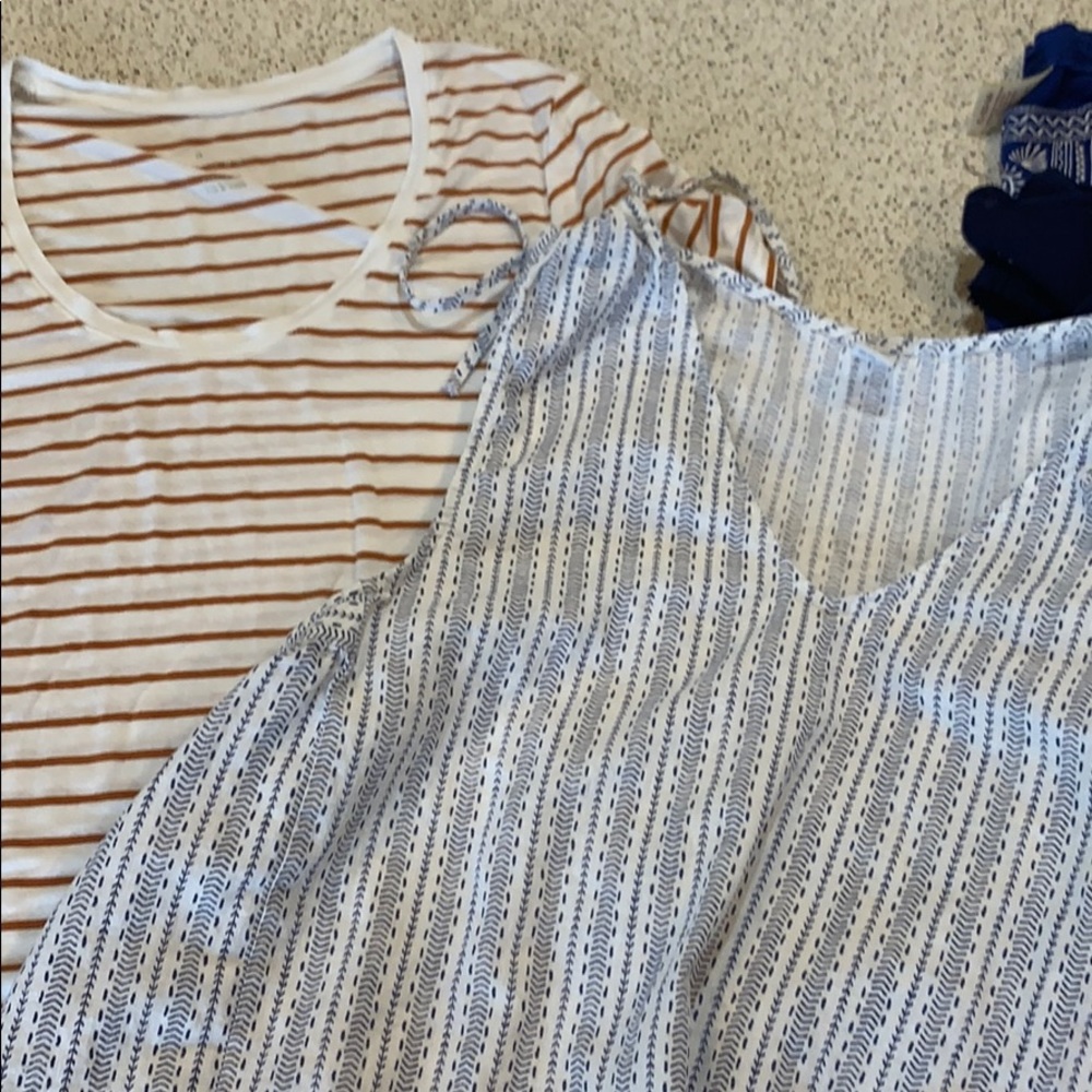 SOLD Large Top Bundle - Picture 2 of 7